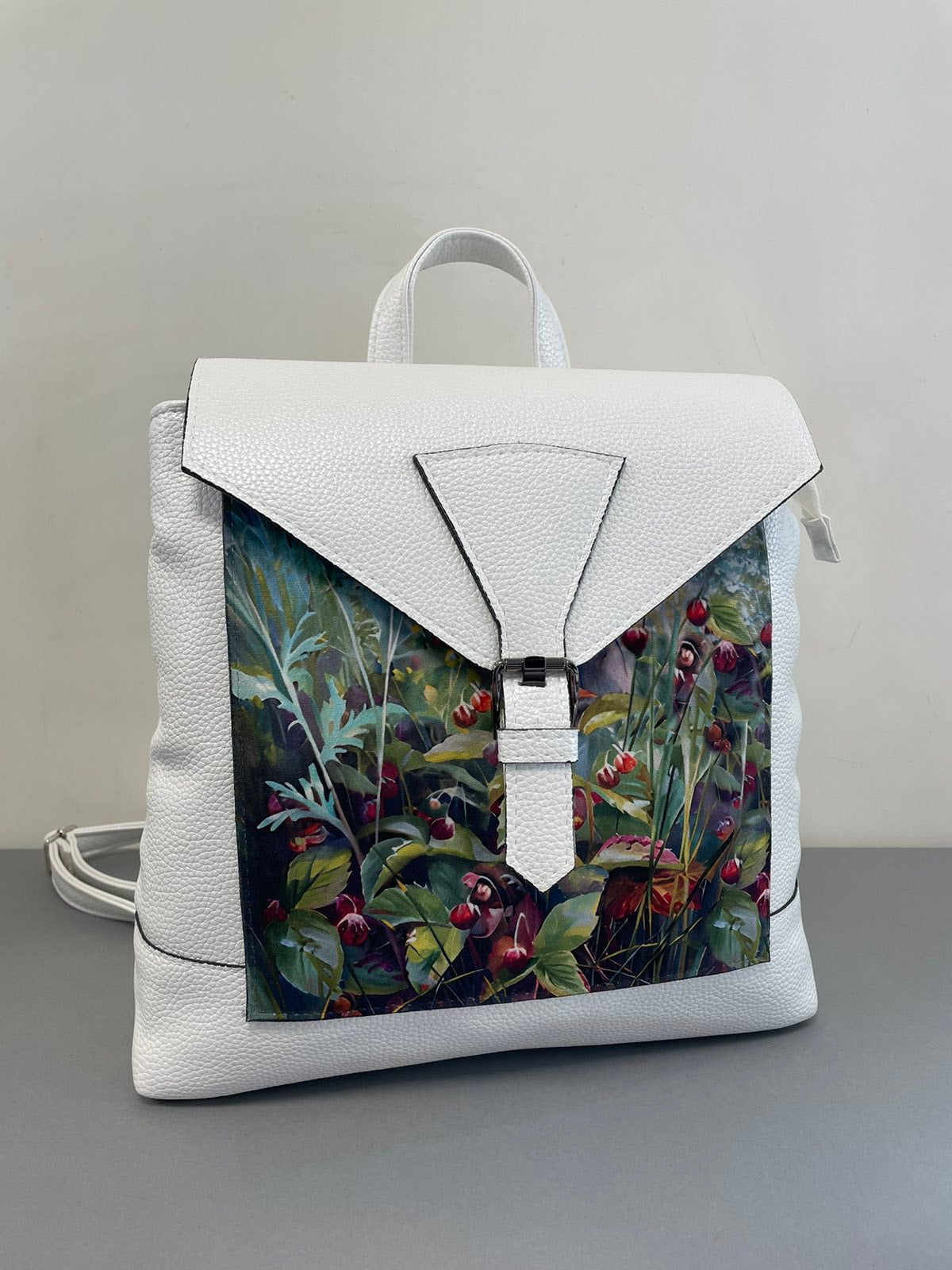 Sominta moteriška kuprinė