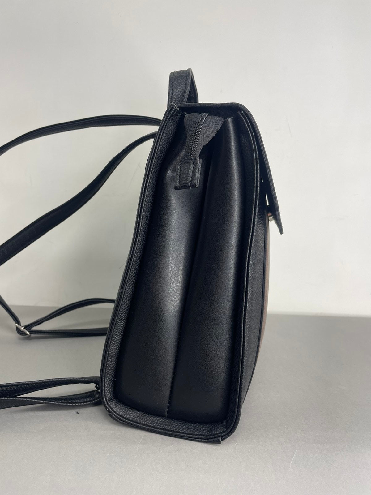 Sominta moteriška kuprinė