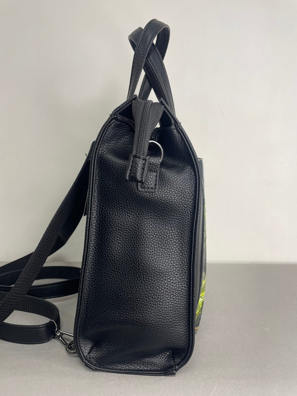 Moteriška kuprinė-rankinė