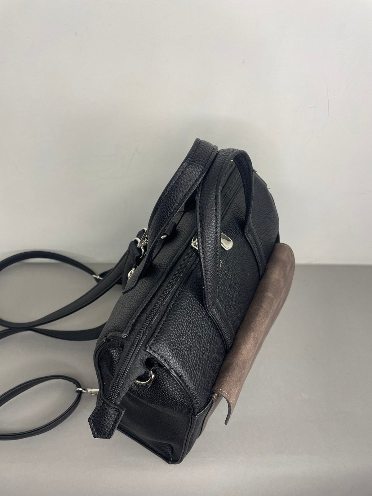 Moteriška kuprinė-rankinė