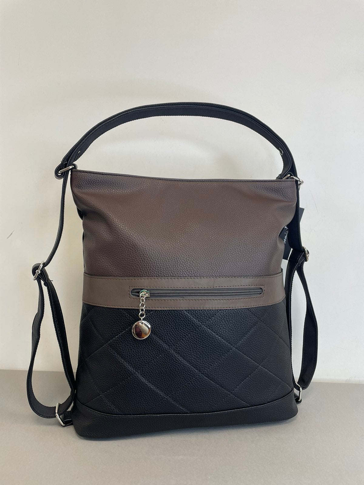 Moteriška rankinė-kuprinė