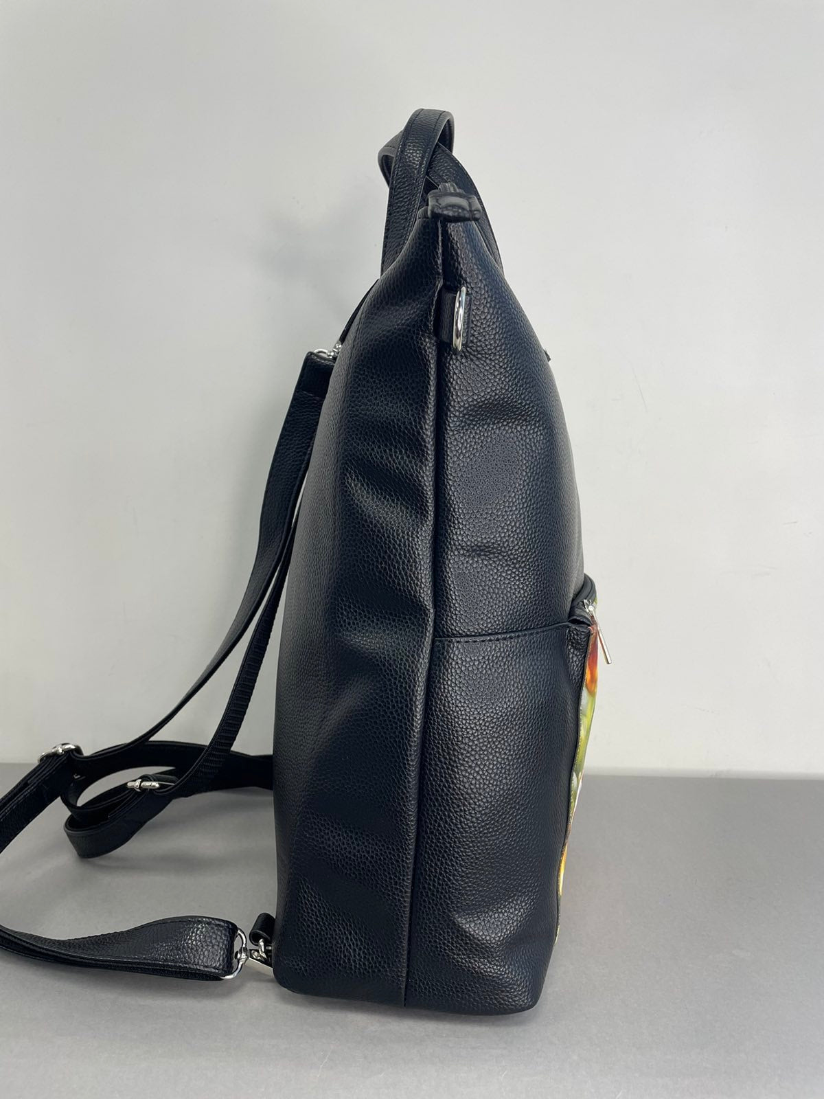 Sominta moteriška kuprinė