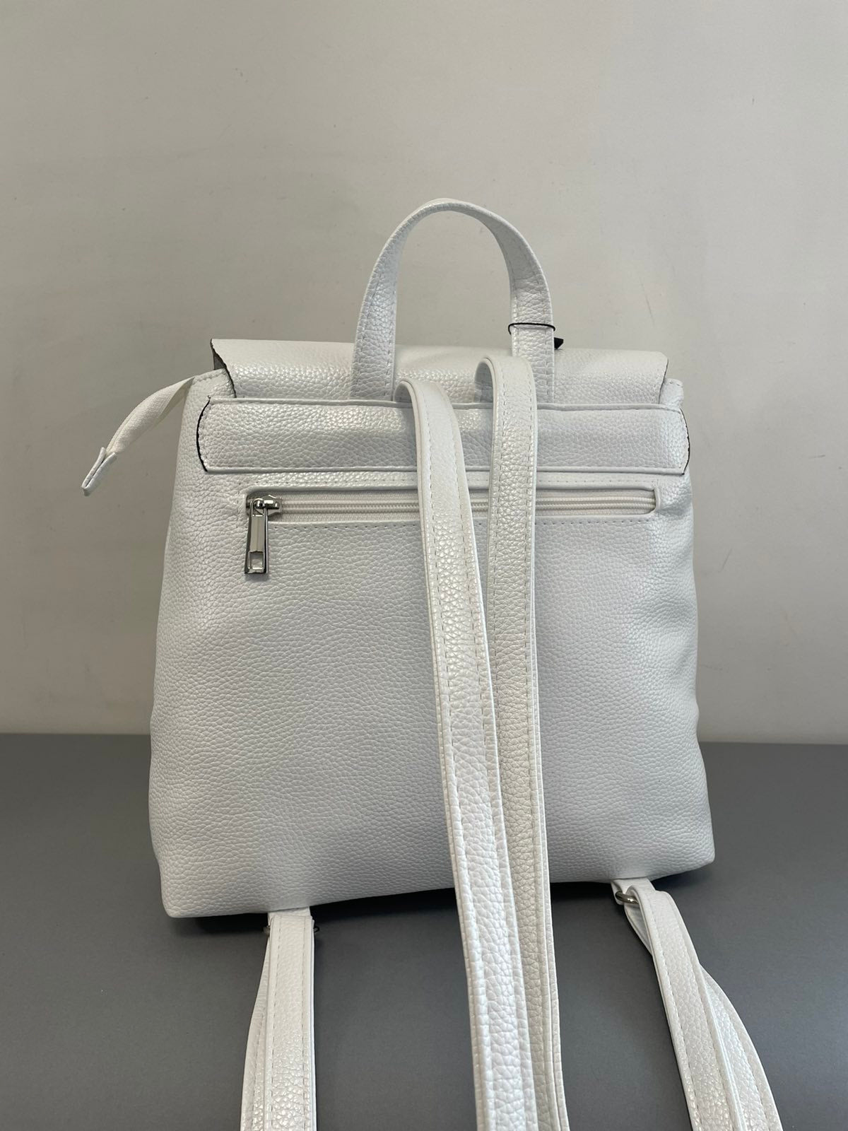 Sominta moteriška kuprinė