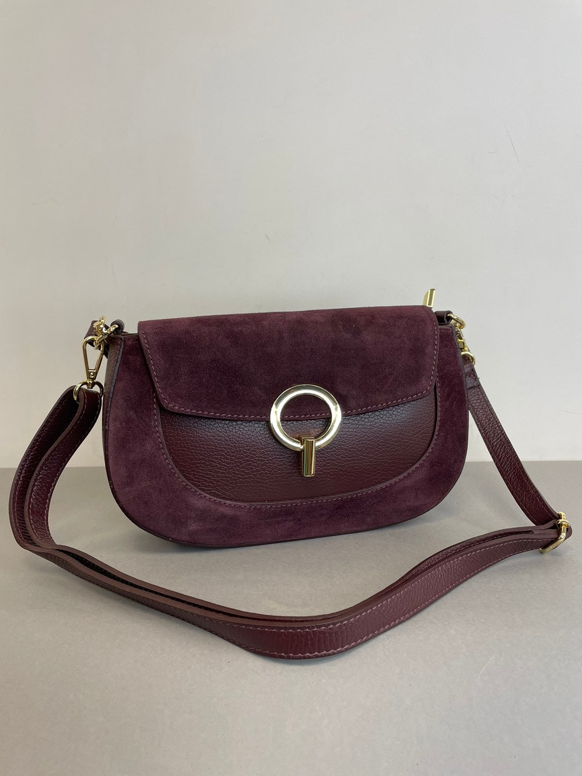 Natūralios odos moteriška rankinė per petį