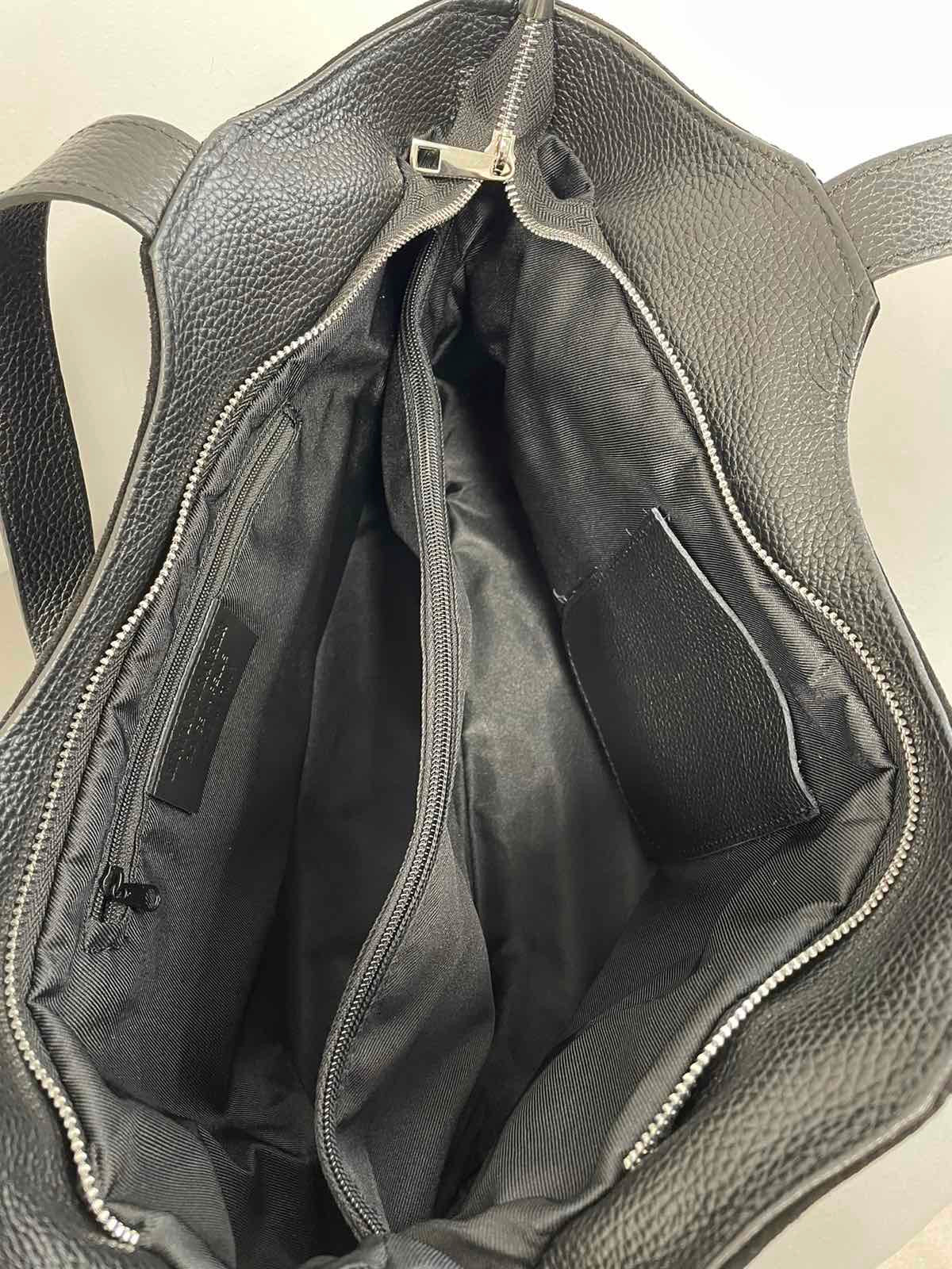 Juoda zomšinė rankinė