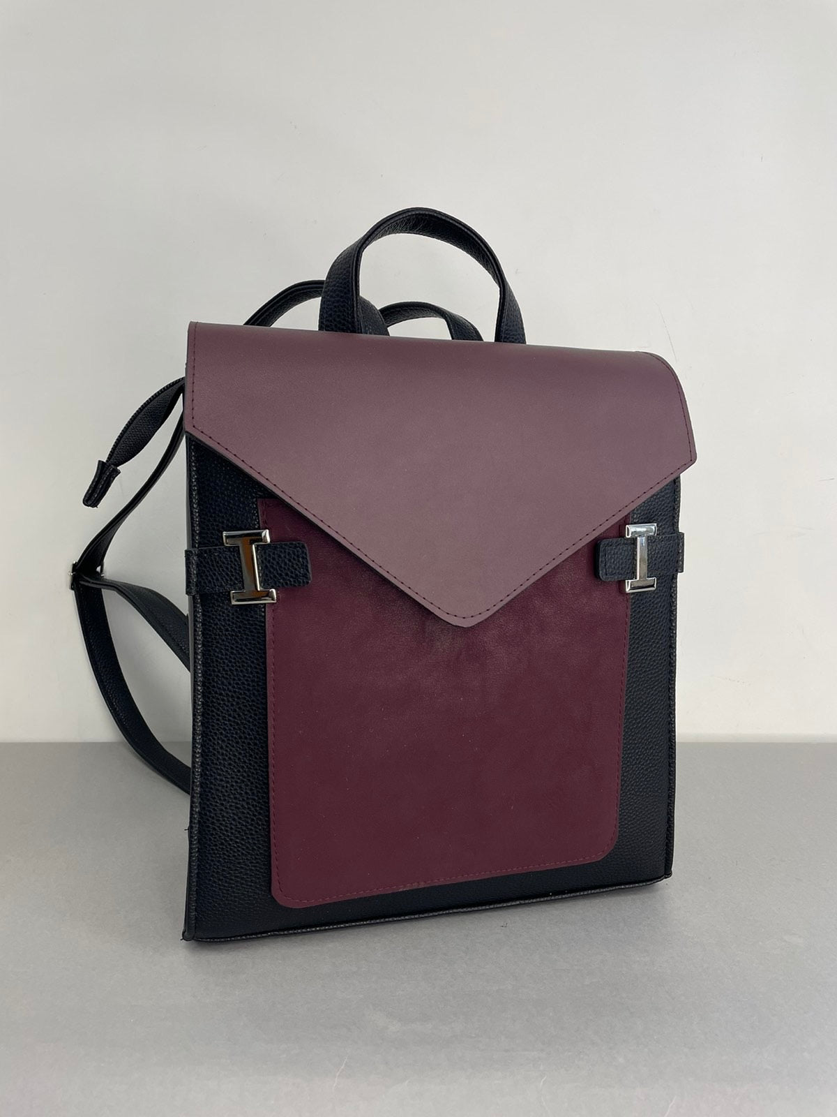 Stilinga moteriška kuprinė