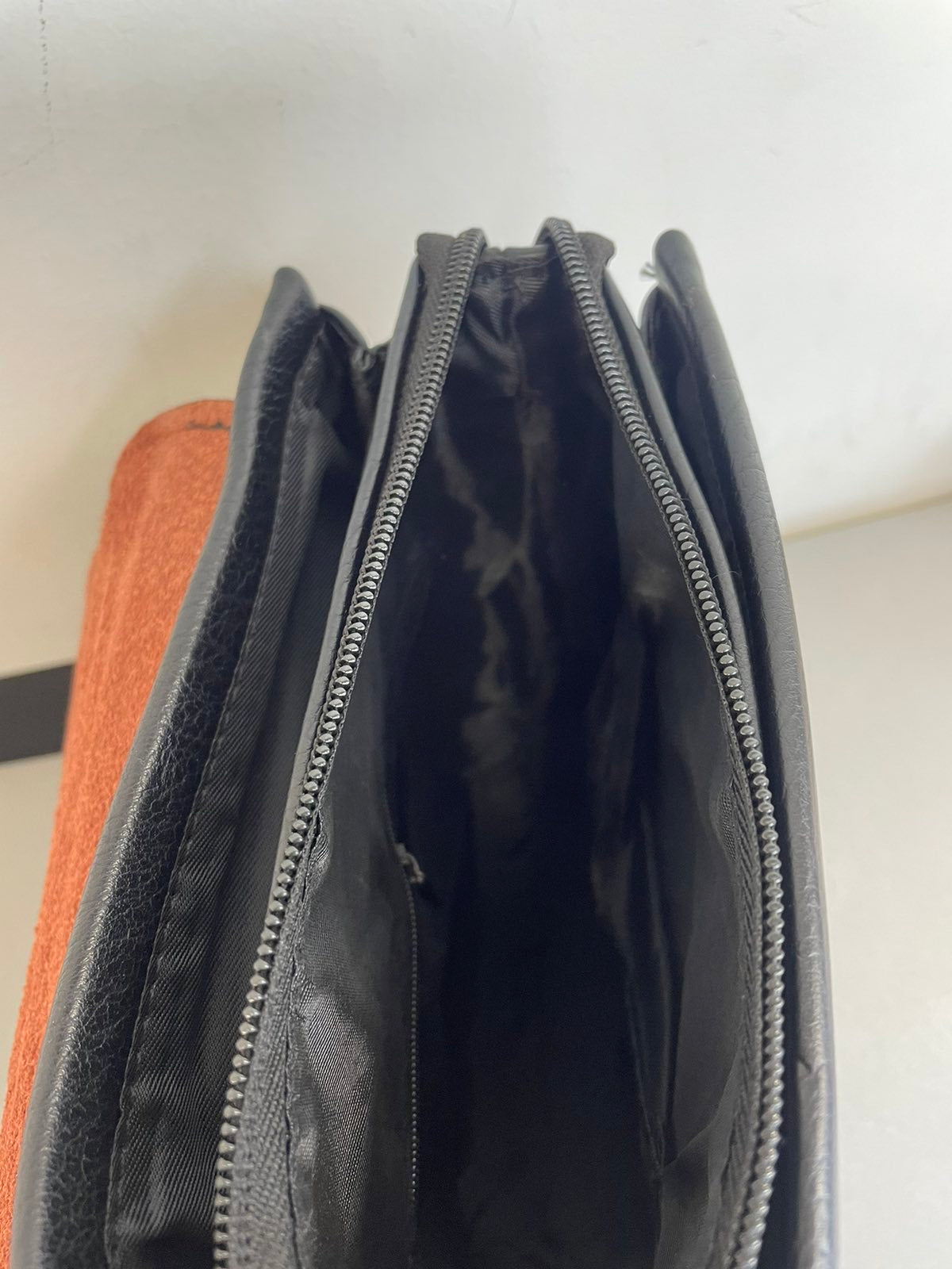 Vyriška rankinė per petį