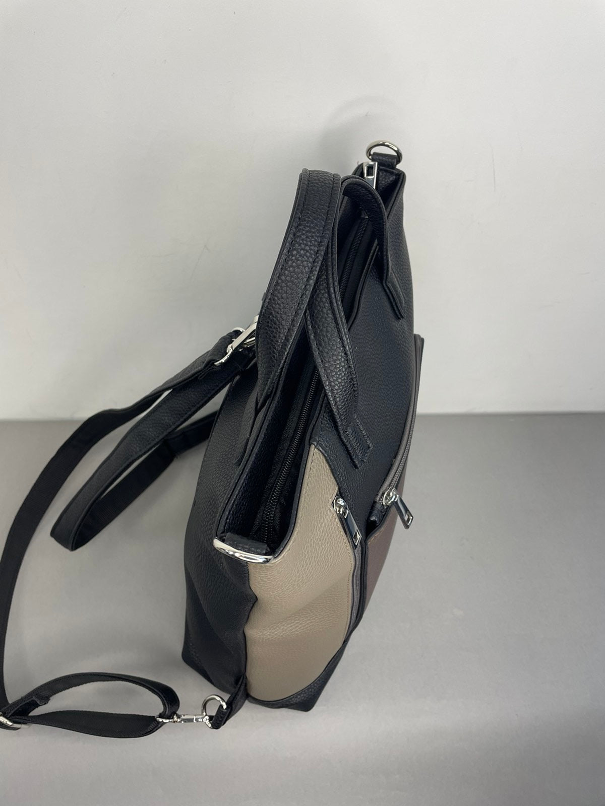 Sominta moteriška kuprinė