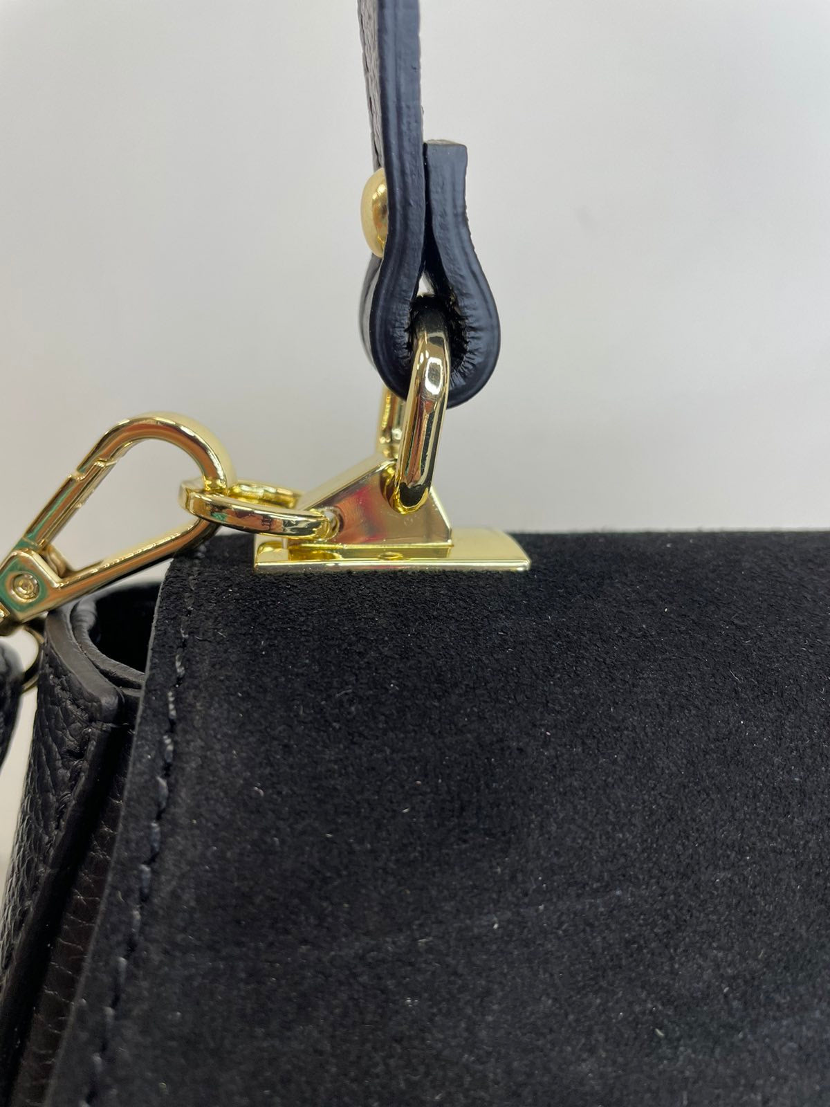 Moteriška odinė rankinė per petį