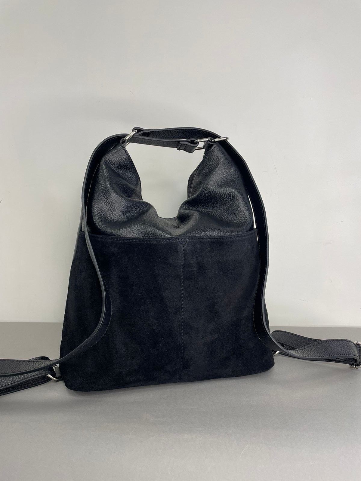 Natūralios odos moteriška rankinė-kuprinė