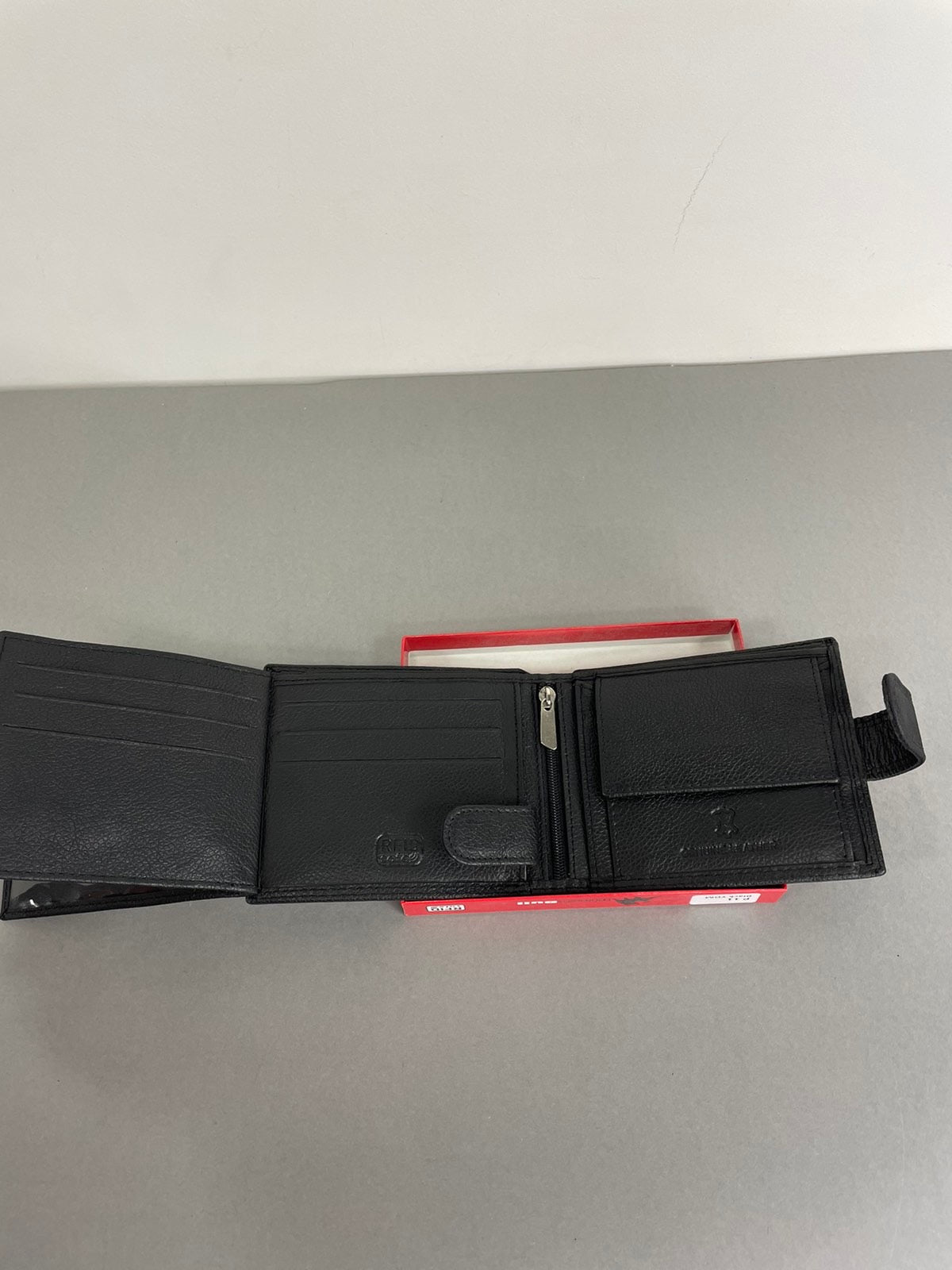 Vyriška odinė piniginė su RFID apsauga