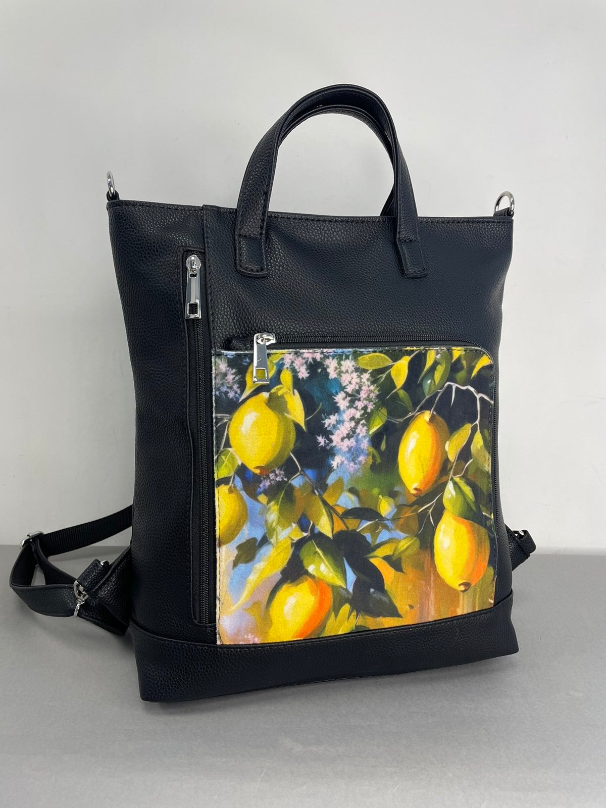 Moteriška kuprinė su paveikslėliu