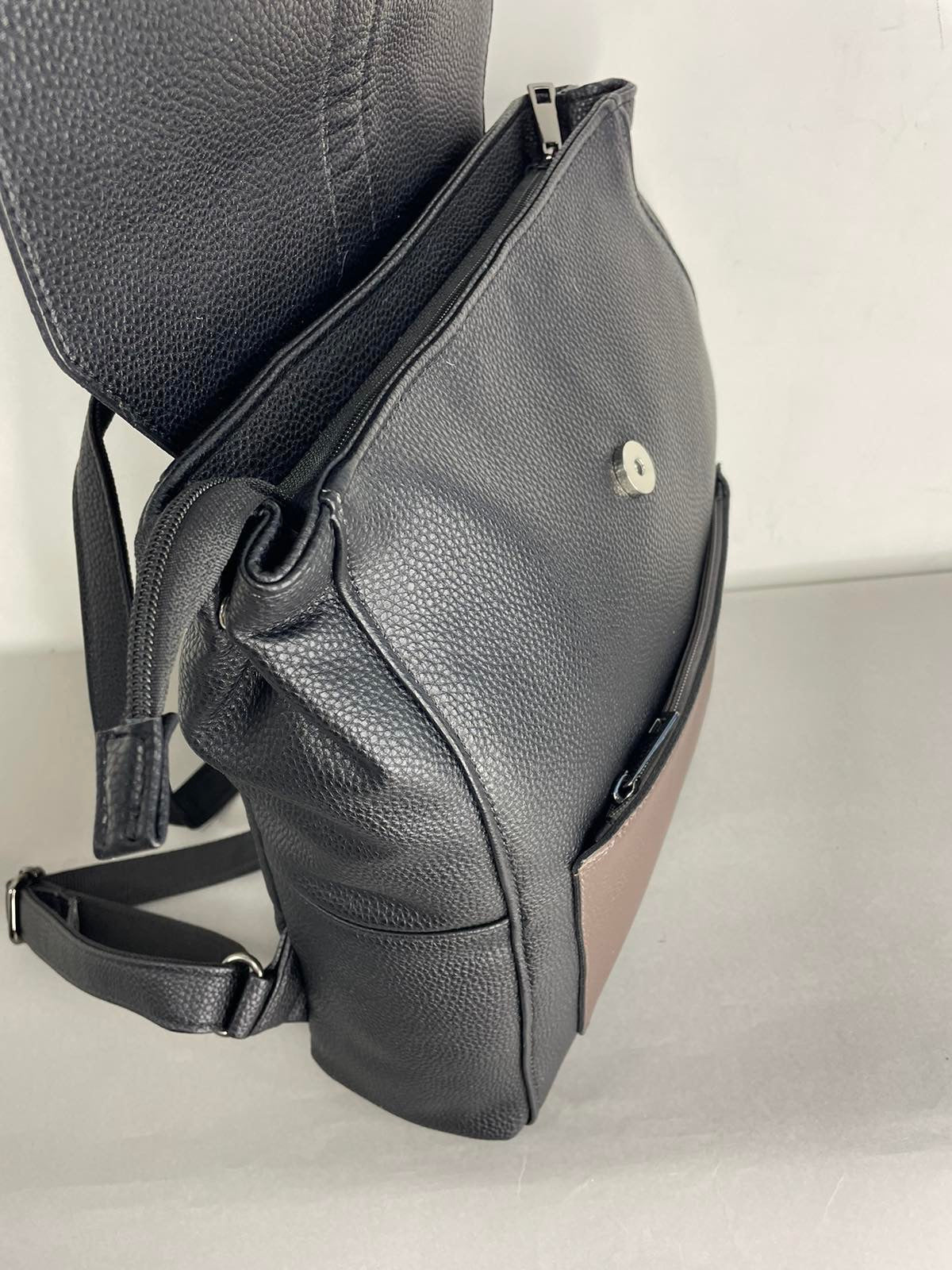 Sominta moteriška kuprinė