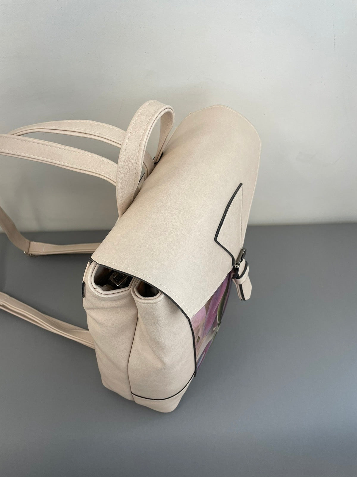 Sominta moteriška kuprinė