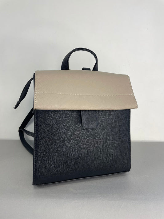 Stilinga moteriška kuprinė