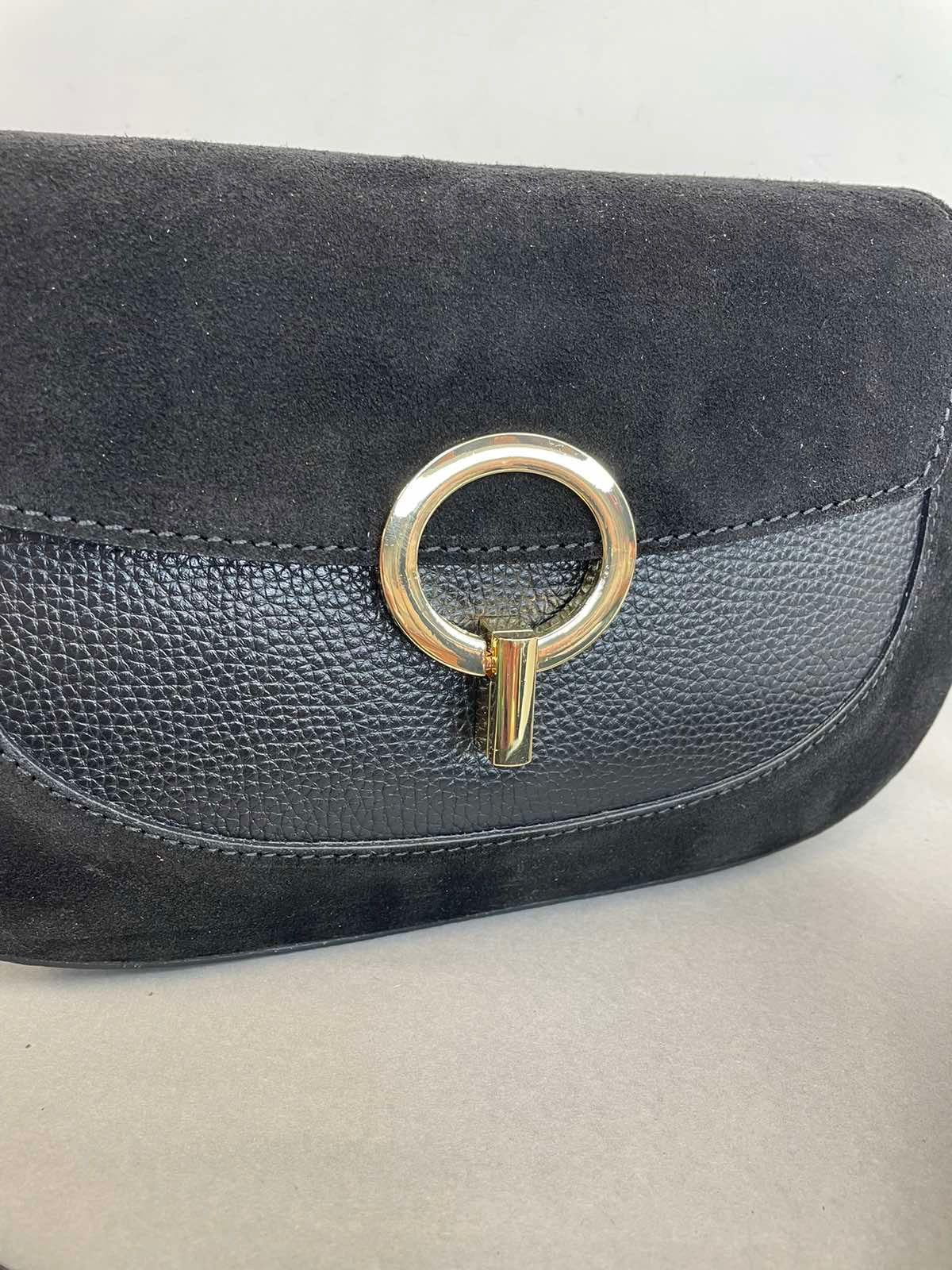 Stilinga natūralios odos rankinė per petį