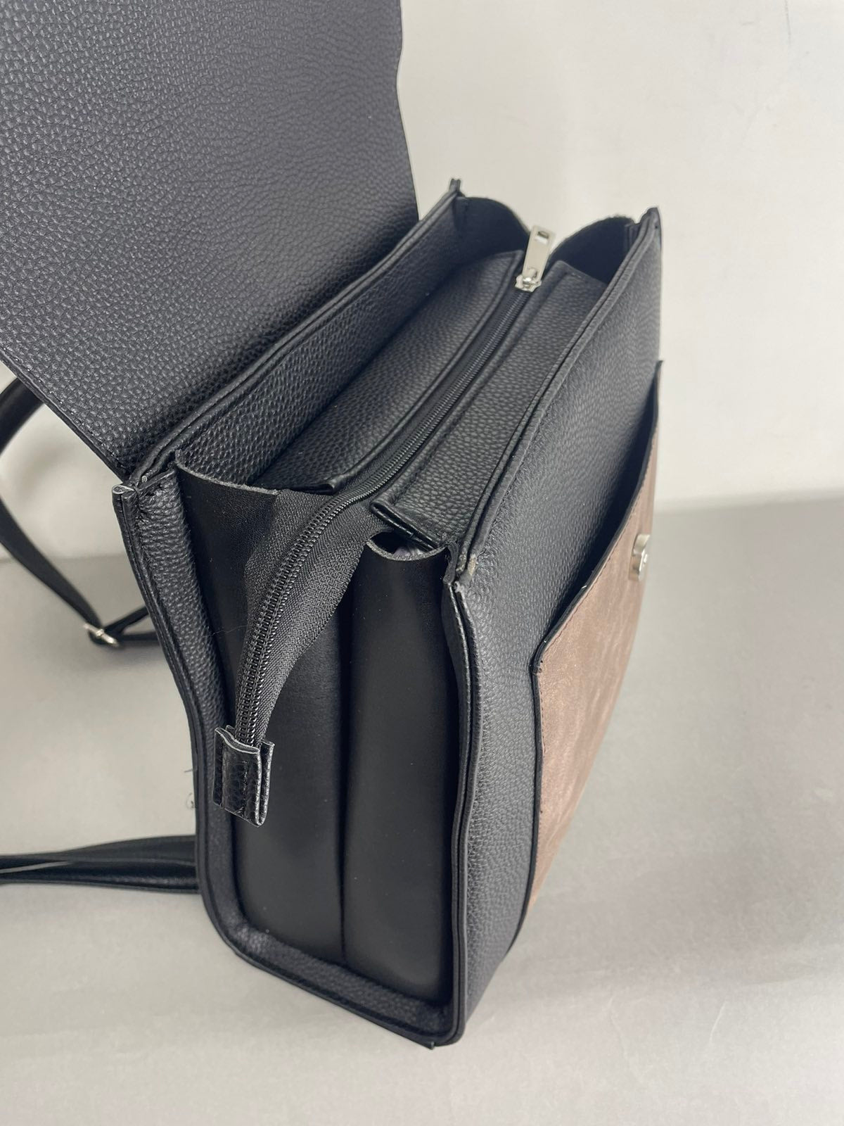 Sominta moteriška kuprinė