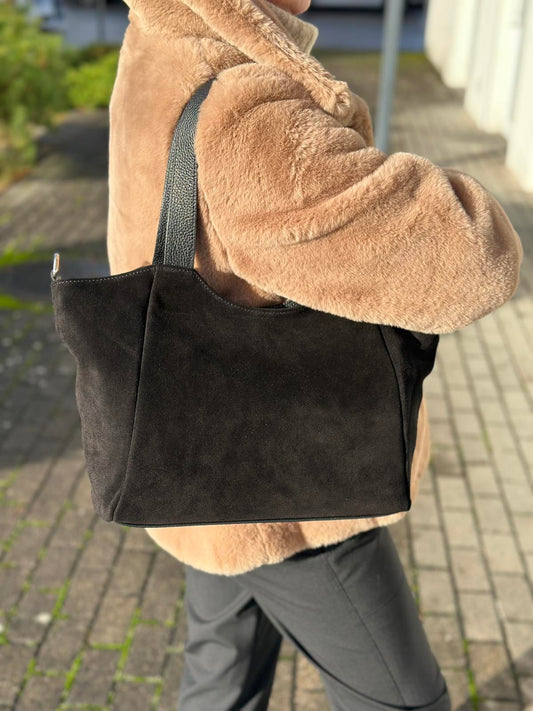 Juoda zomšinė rankinė