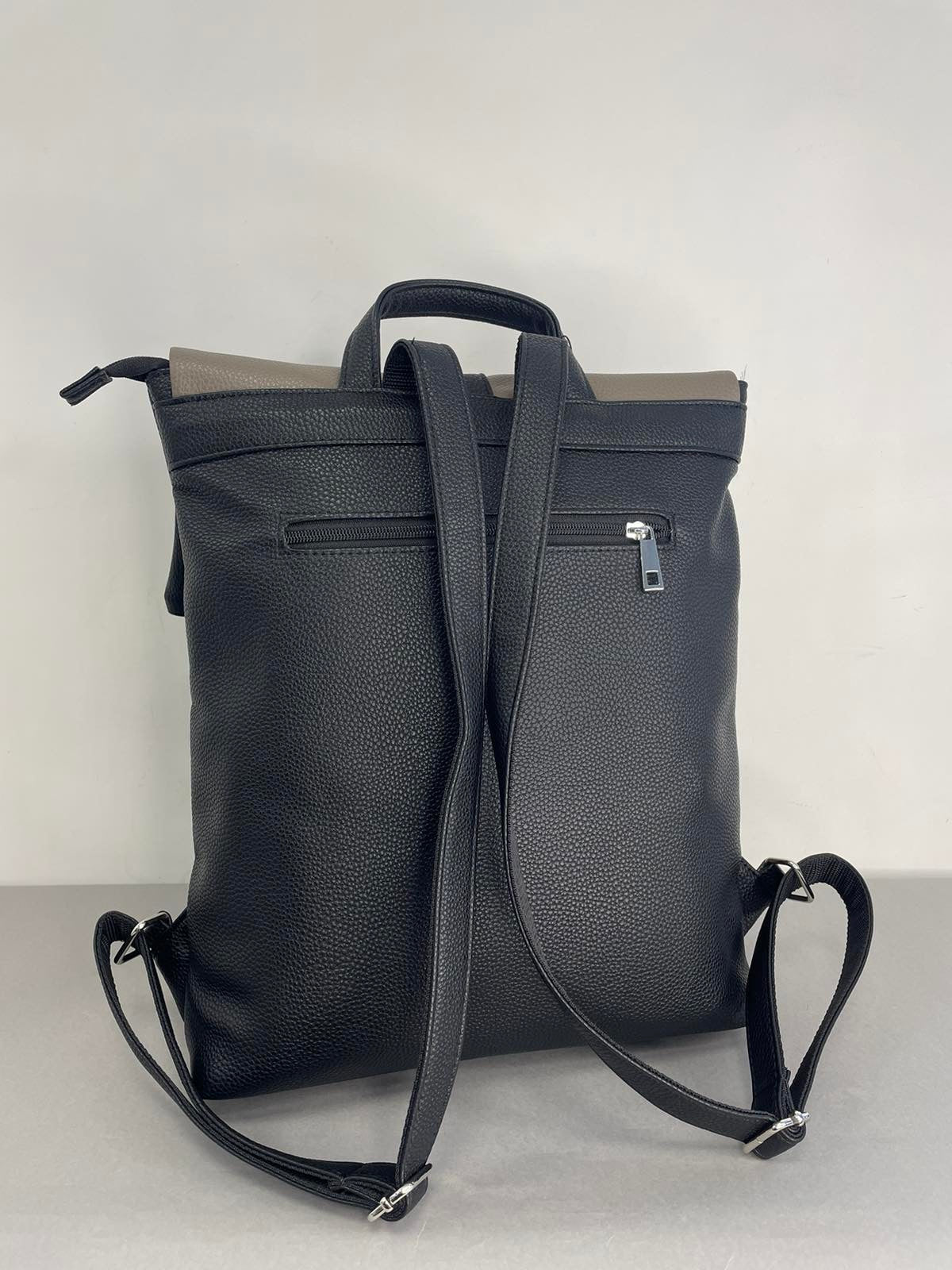 Stilinga kuprinė moterims