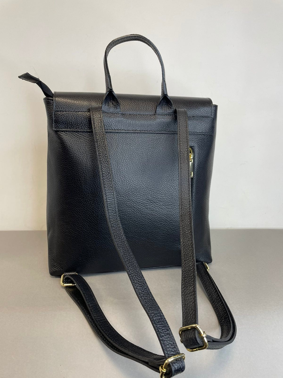 Moteriška natūralios odos kuprinė