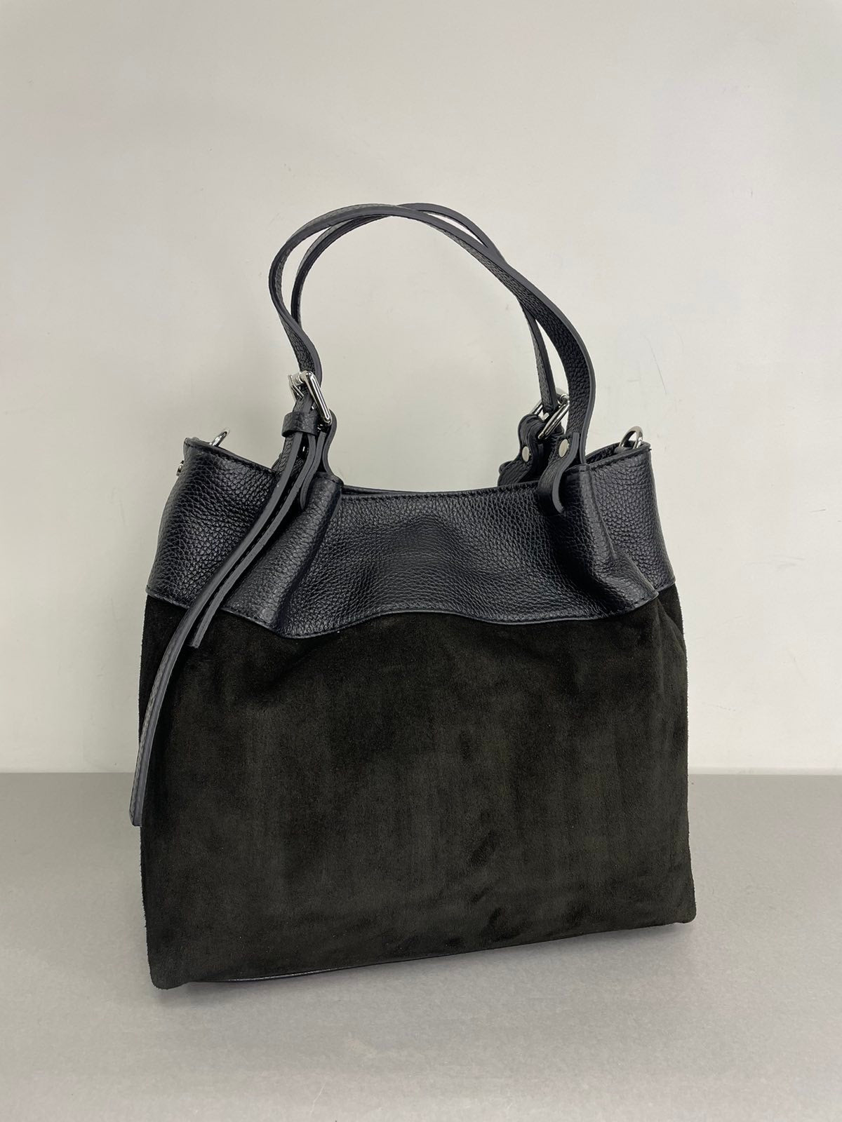 Moteriška natūralios odos rankinė