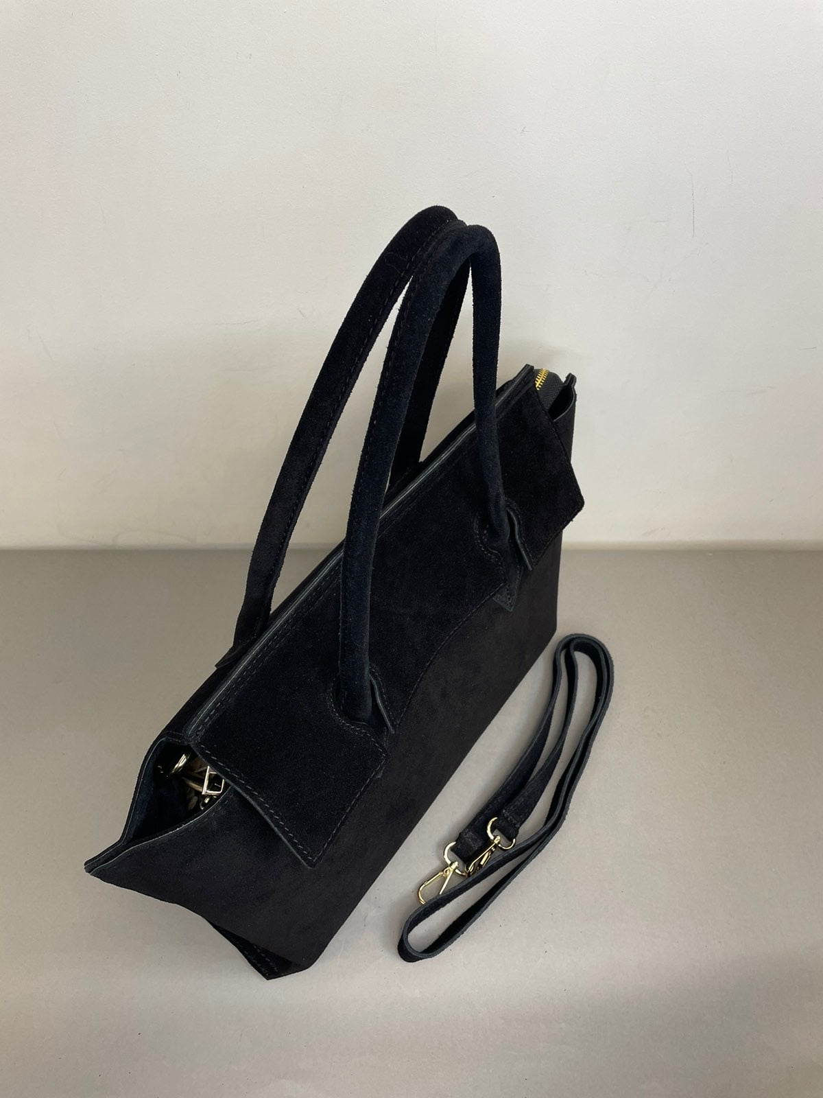 Moteriška natūralios verstos odos rankinė