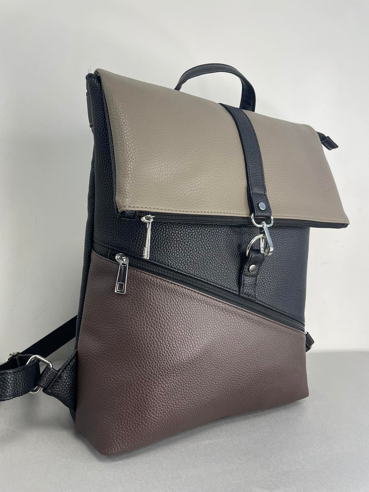 Stilinga kuprinė moterims