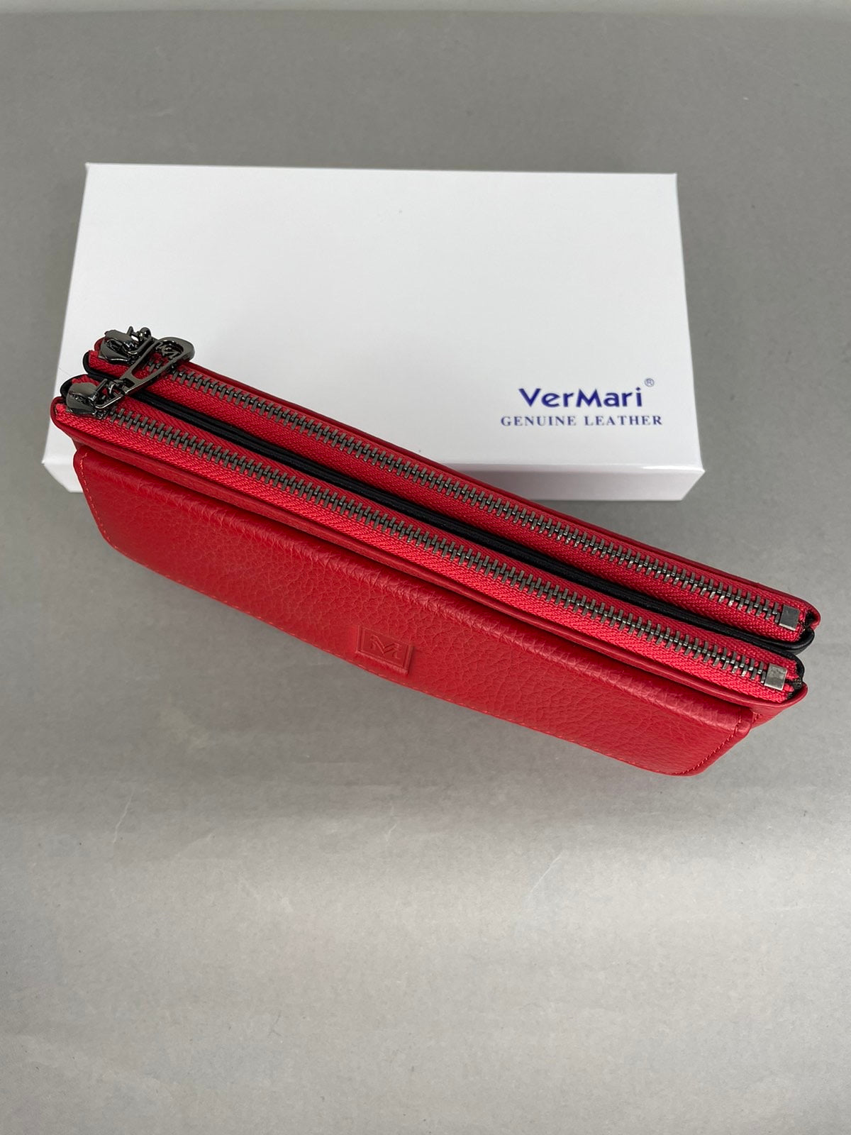 Raudona/juoda VerMari natūralios odos piniginė