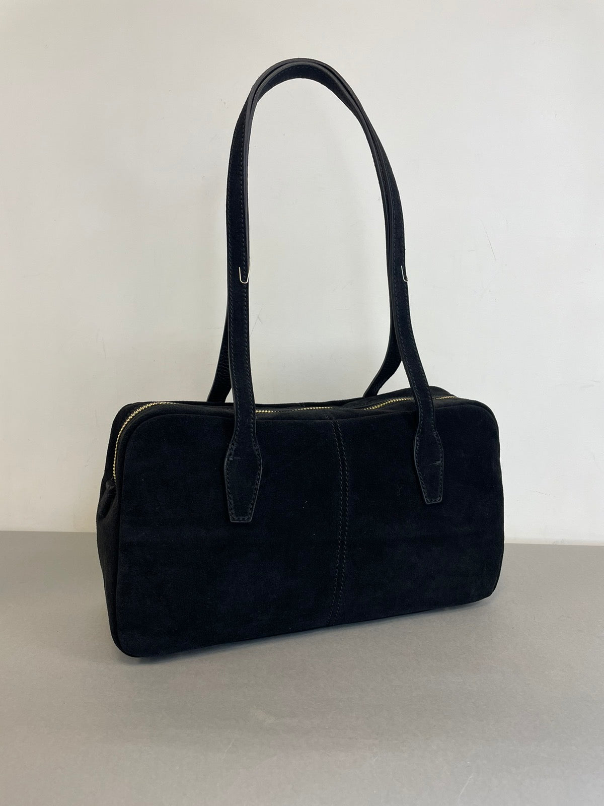 Juoda zomšinė rankinė