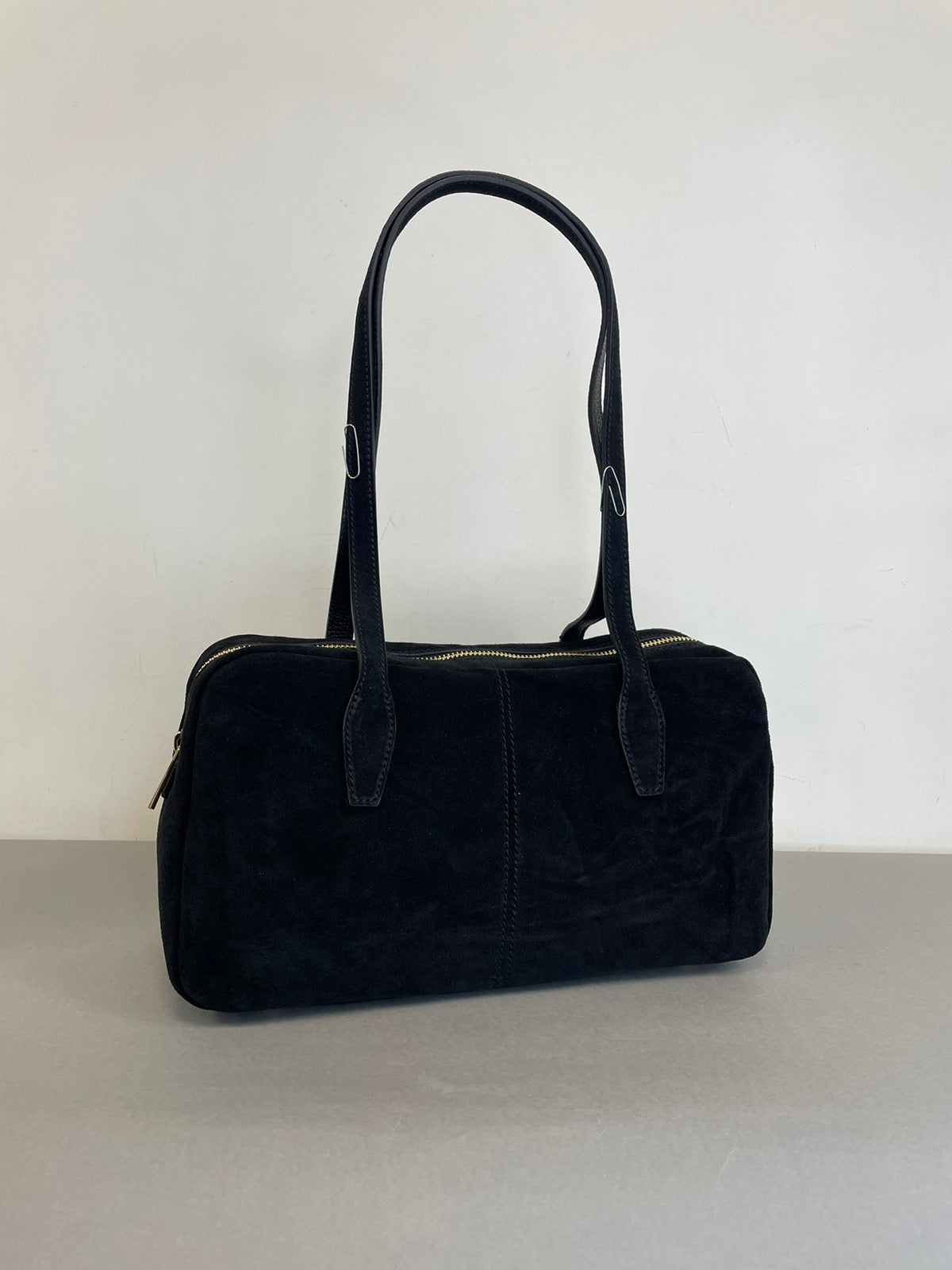 Juoda zomšinė rankinė