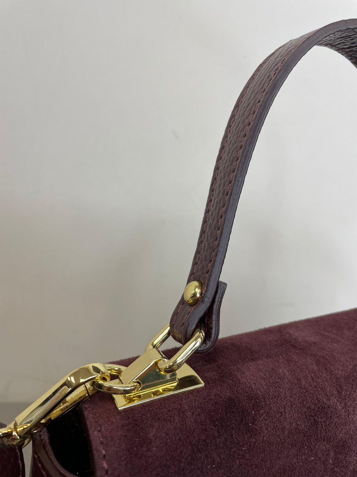 Natūralios odos moteriška rankinė per petį