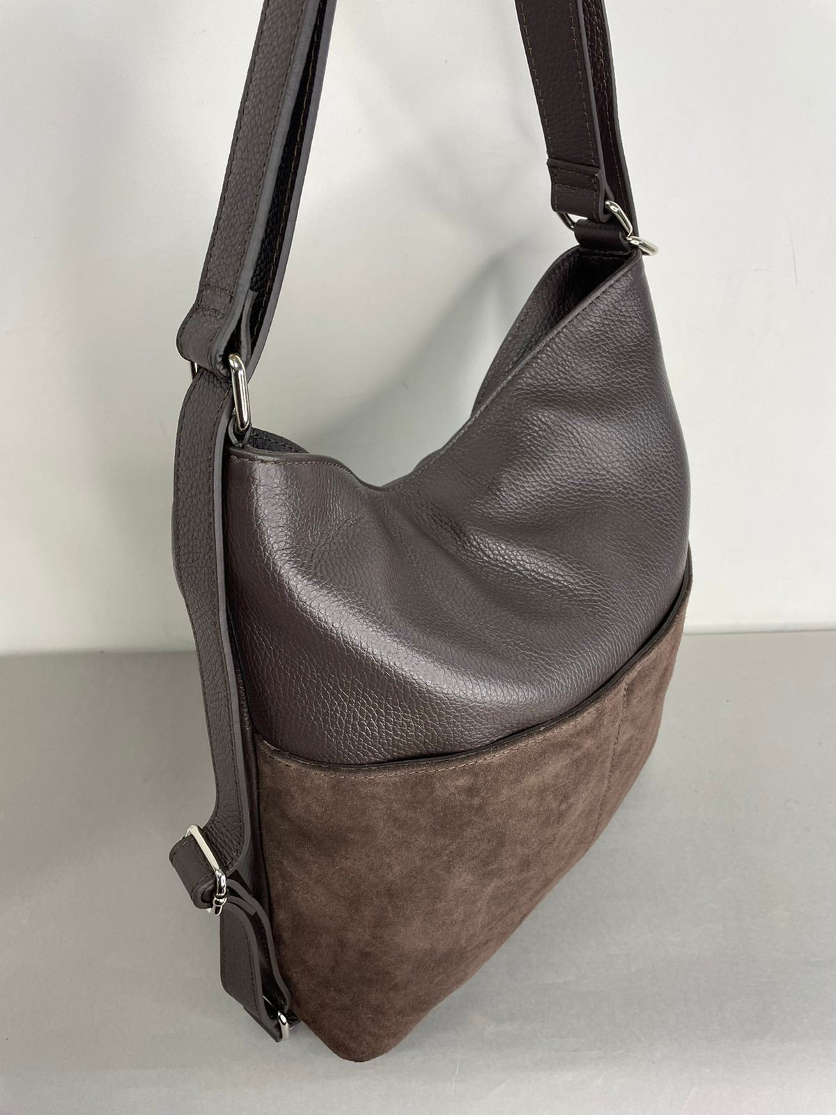 Natūralios odos moteriška rankinė-kuprinė