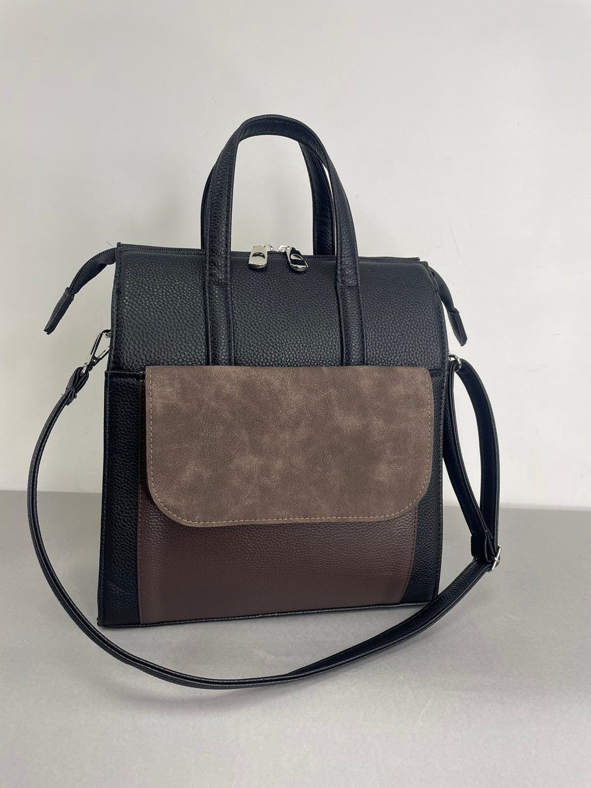 Moteriška kuprinė-rankinė