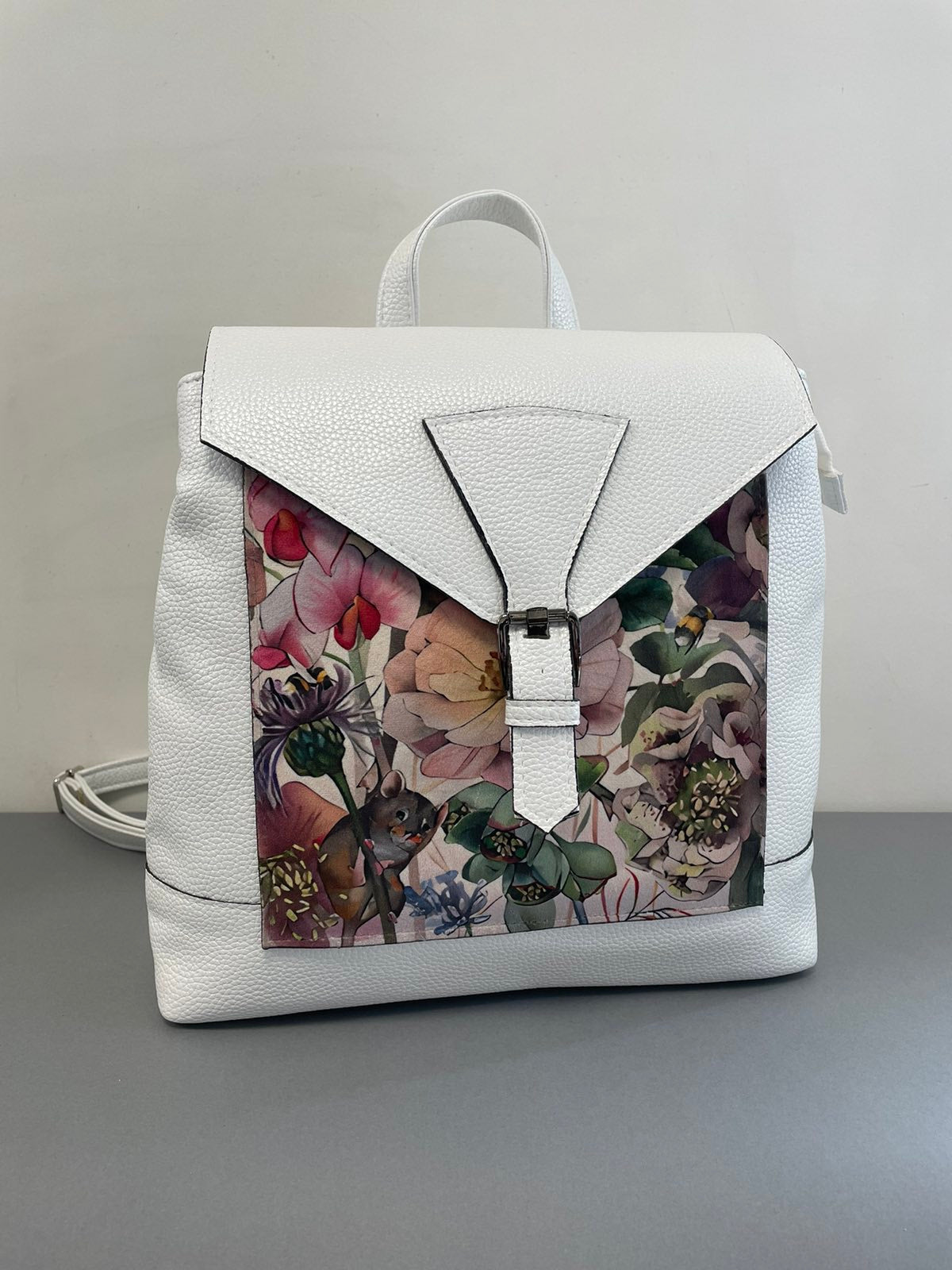 Sominta moteriška kuprinė