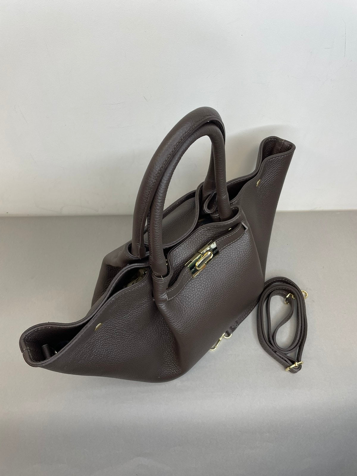 Ruda natūralios odos moteriška rankinė