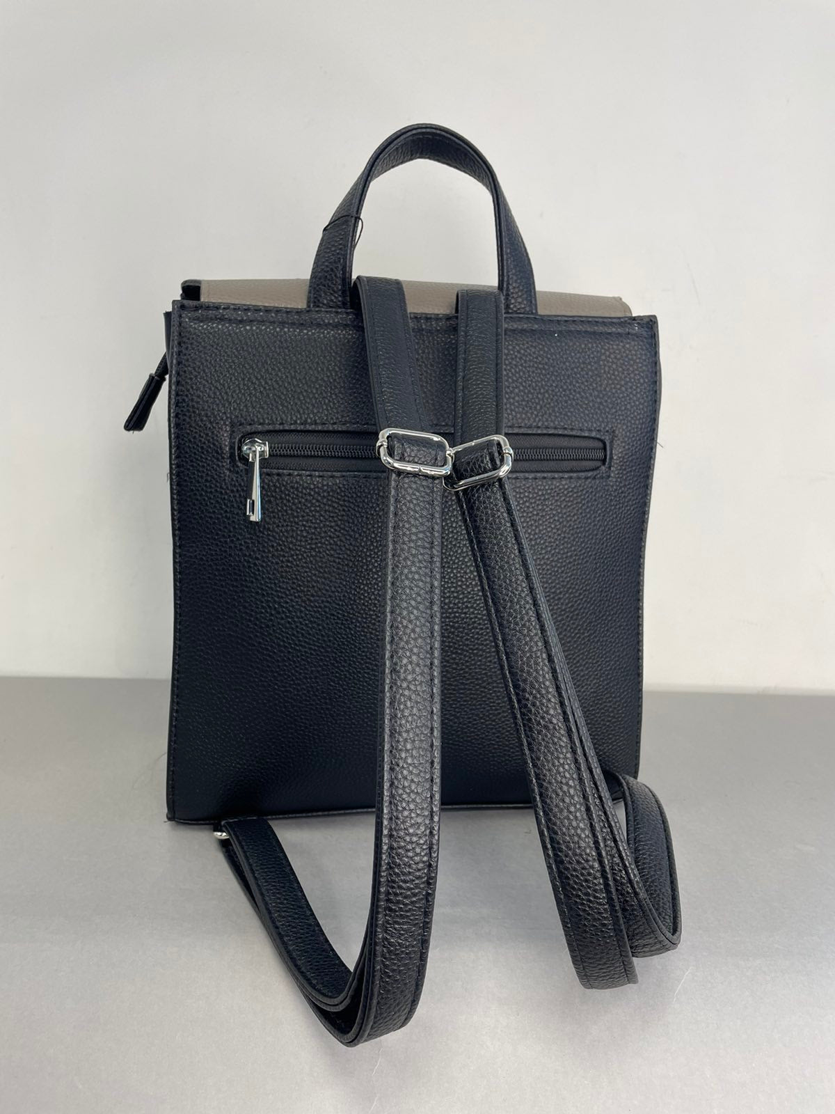 Moteriška kuprinė Sominta