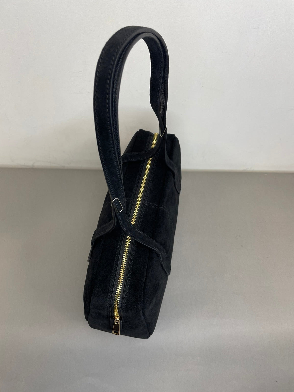 Juoda zomšinė rankinė