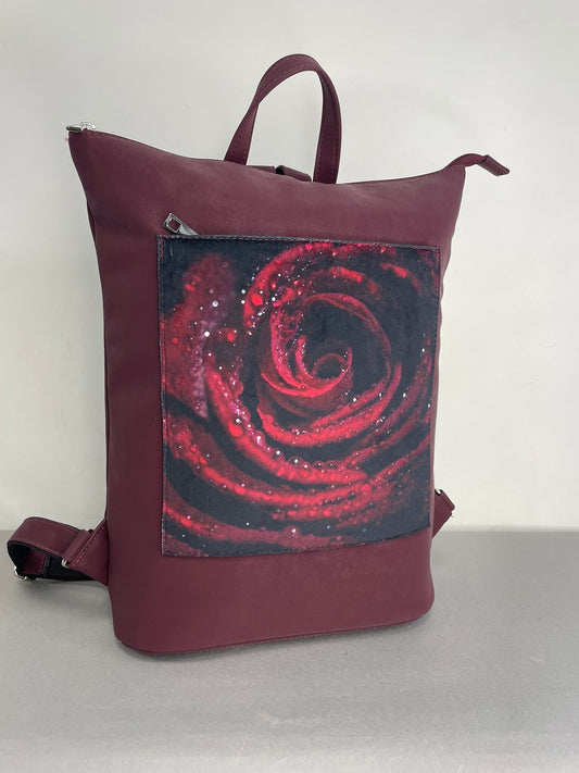 Sominta moteriška kuprinė su paveiksliuku