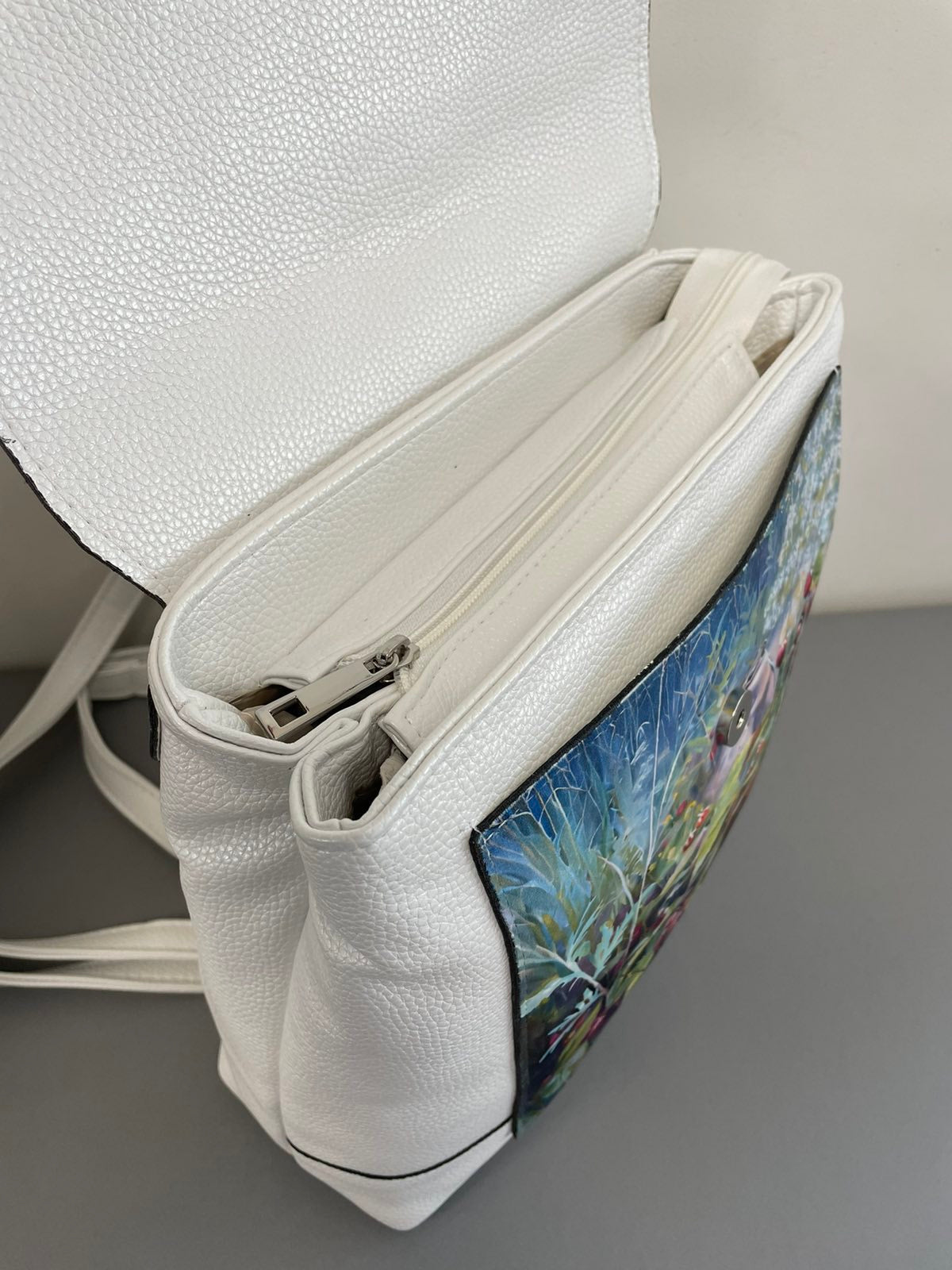 Sominta moteriška kuprinė