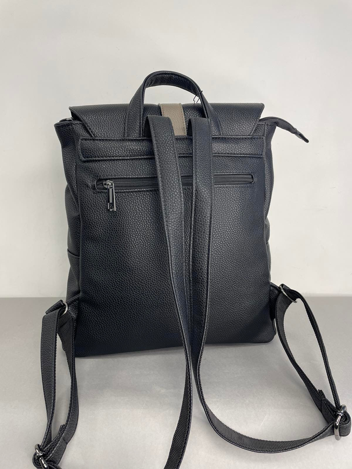 Sominta moteriška kuprinė