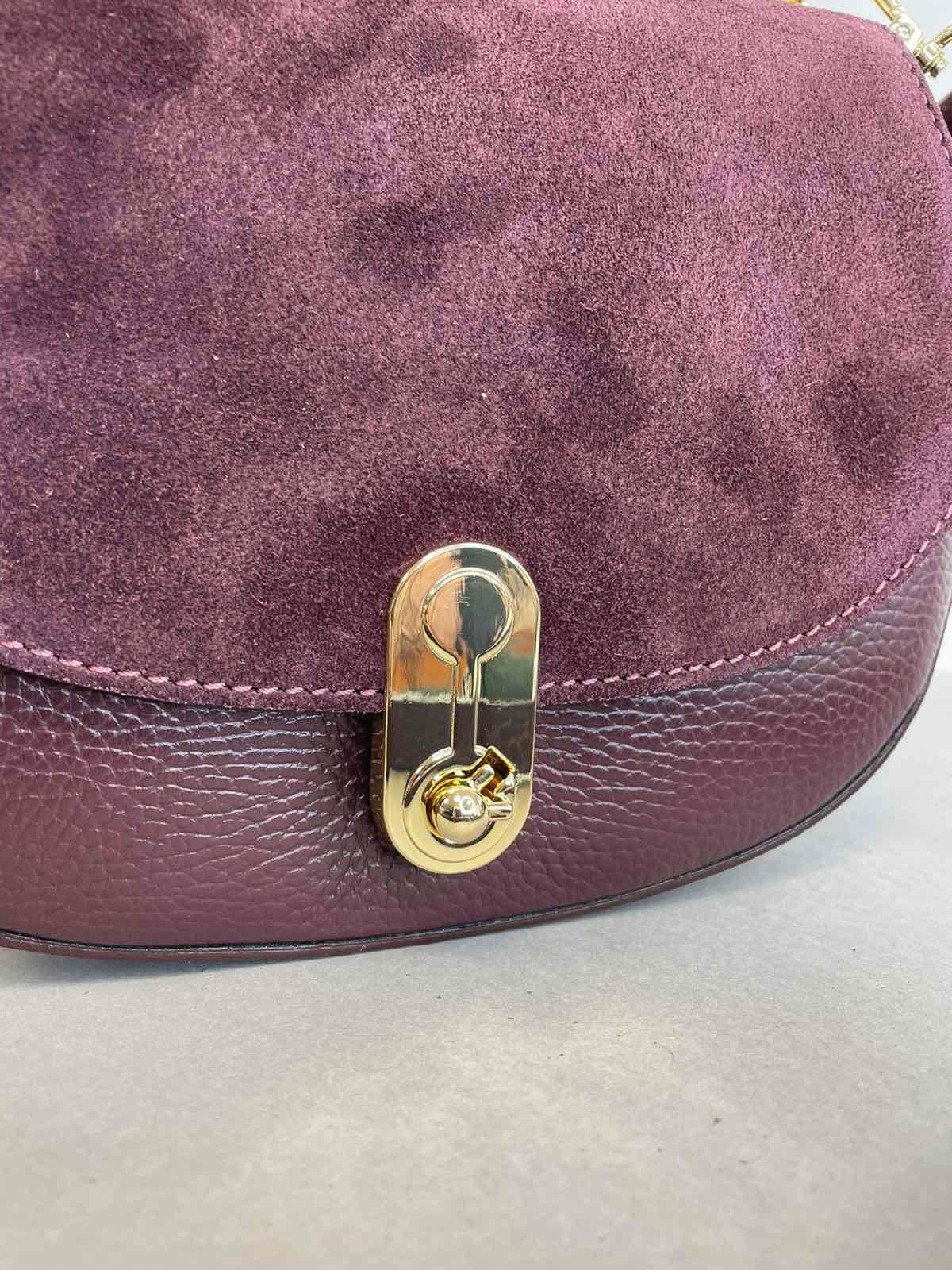 Natūralios odos moteriška rankinė per petį