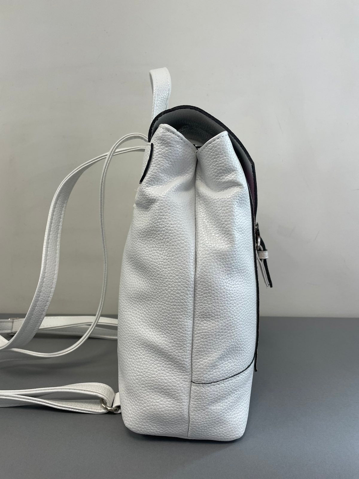 Sominta moteriška kuprinė