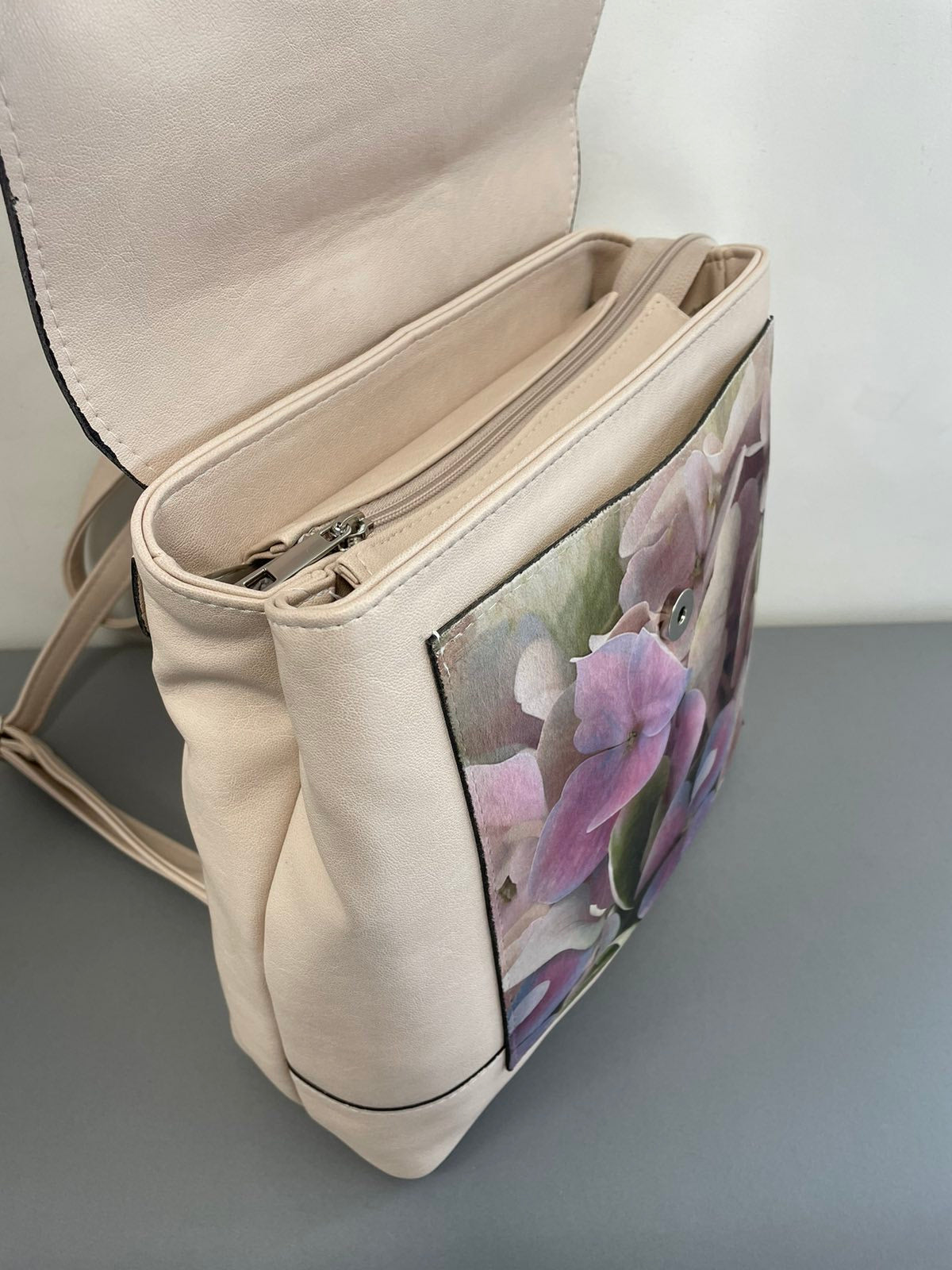 Sominta moteriška kuprinė