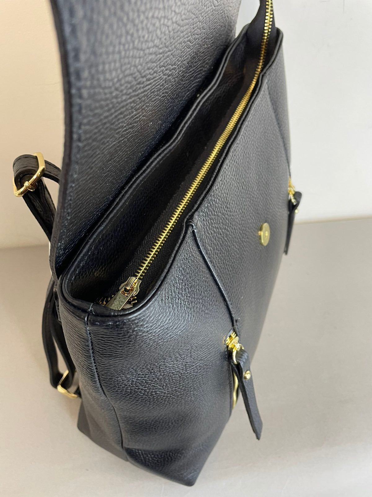 Moteriška natūralios odos kuprinė