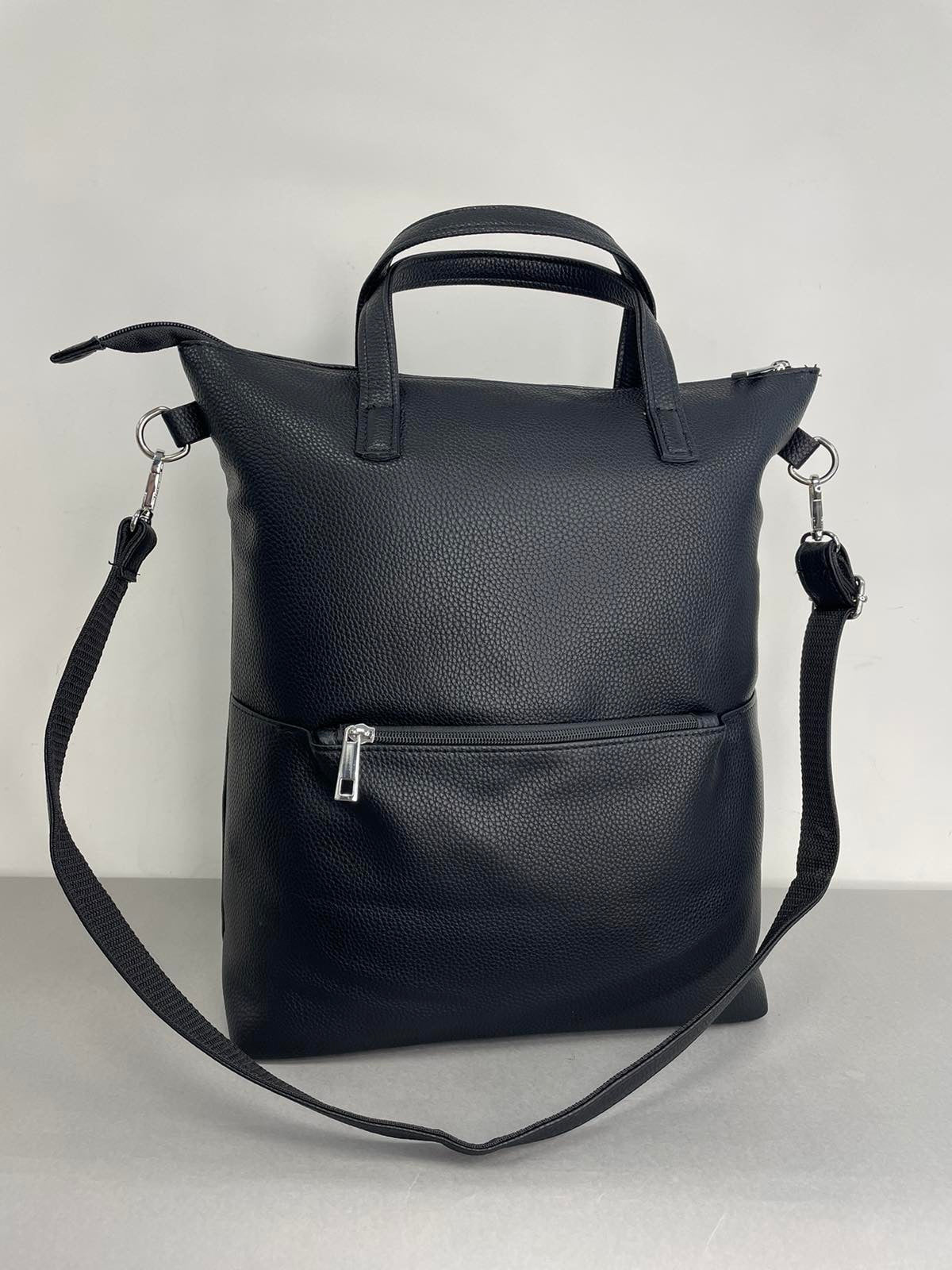 Juoda moteriška kuprinė