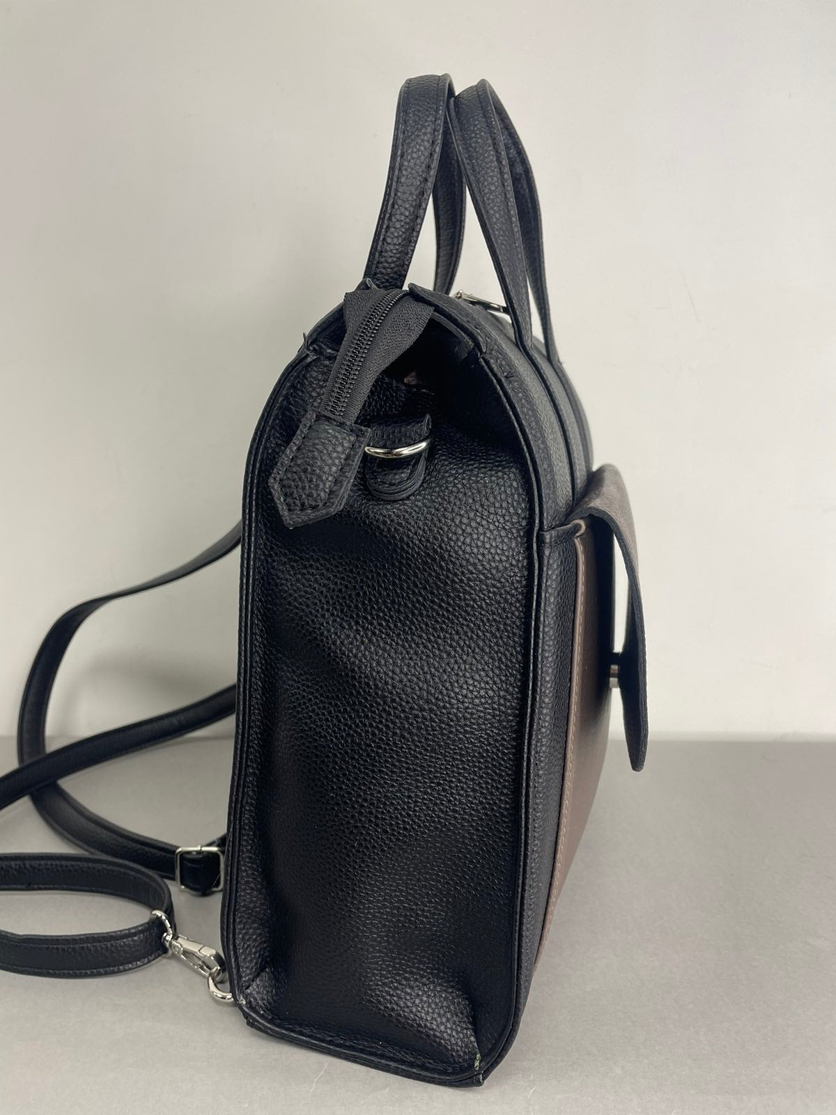 Moteriška kuprinė - rankinė