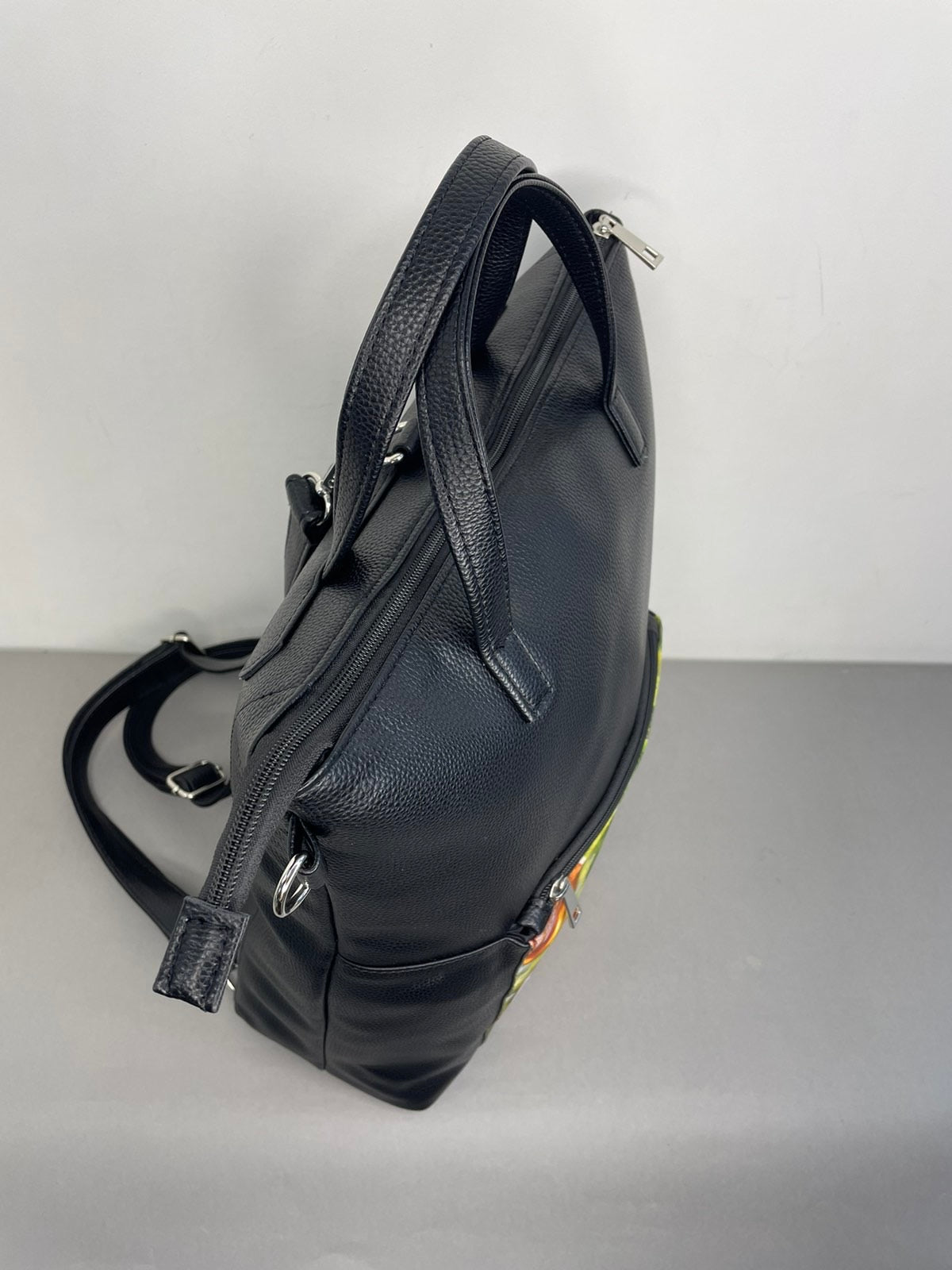 Sominta moteriška kuprinė