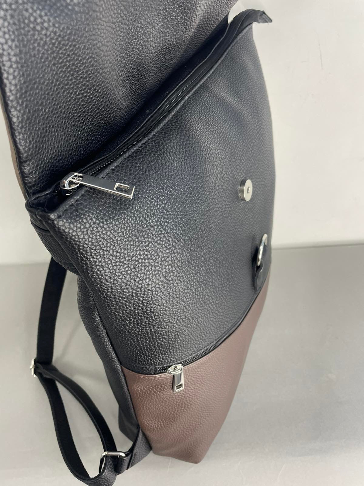 Stilinga kuprinė moterims