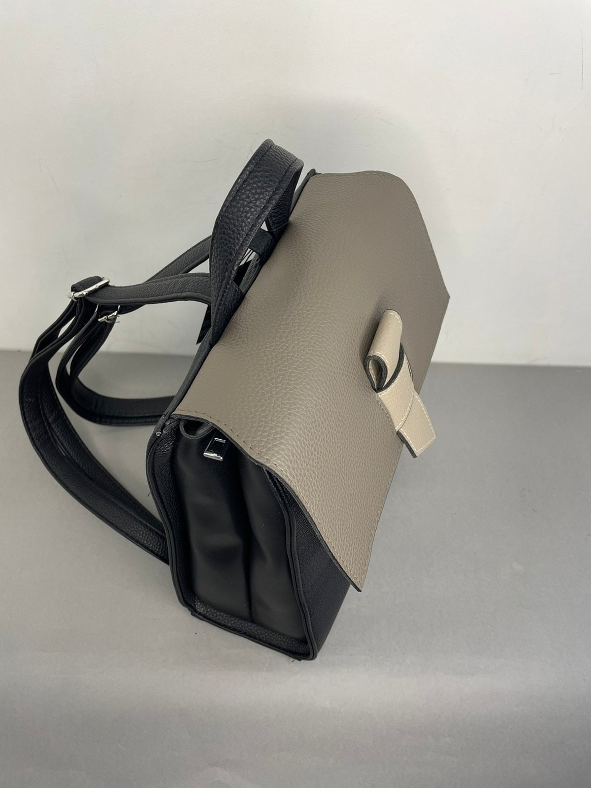 Moteriška kuprinė Sominta