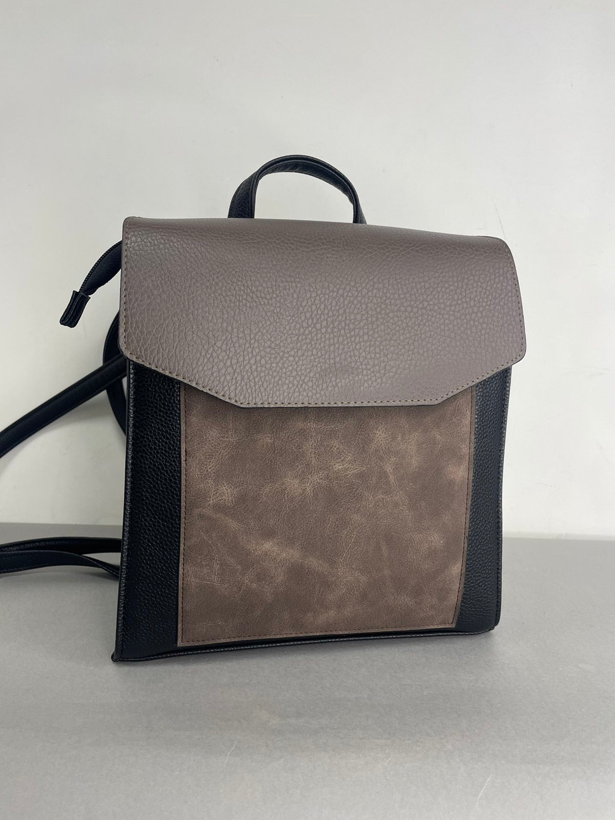 Sominta moteriška kuprinė